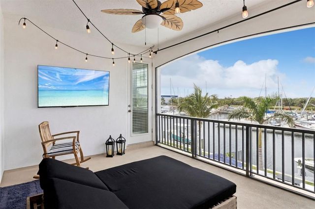 3028 CHRISTOPHERS WATCH LANE, Ruskin, FL 33570