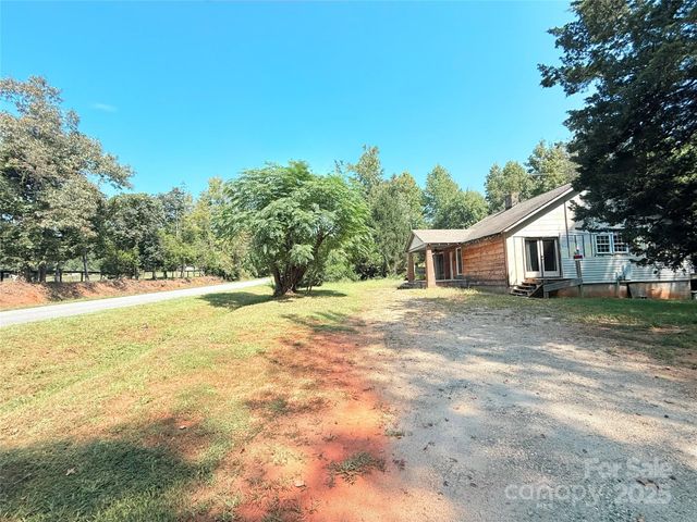 1491 Landrum Road, Columbus, NC 28722
