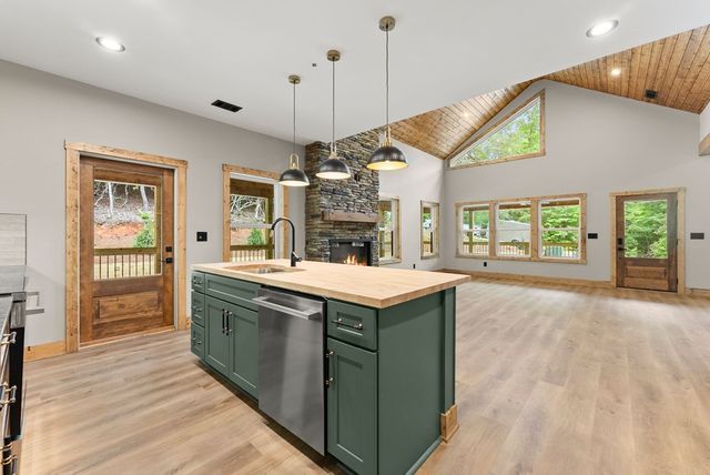 286 Frances Drive, Ellijay, GA 30536
