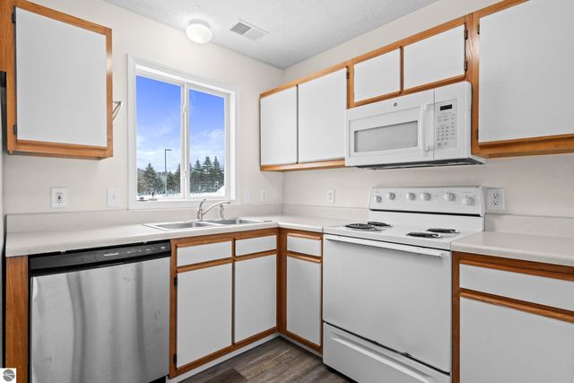 3777 Vale Drive, Traverse City, MI 49686