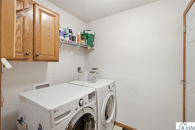 1576 LaMar Drive, North Mankato, MN 56003