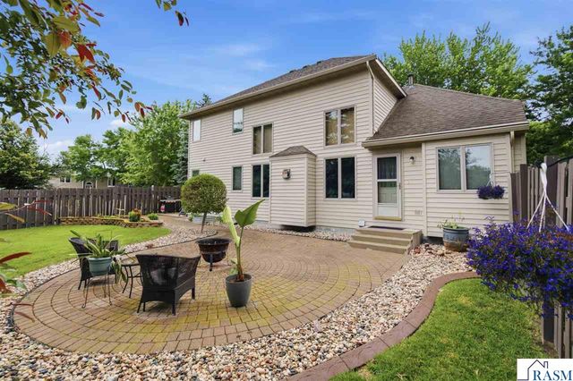 1576 LaMar Drive, North Mankato, MN 56003