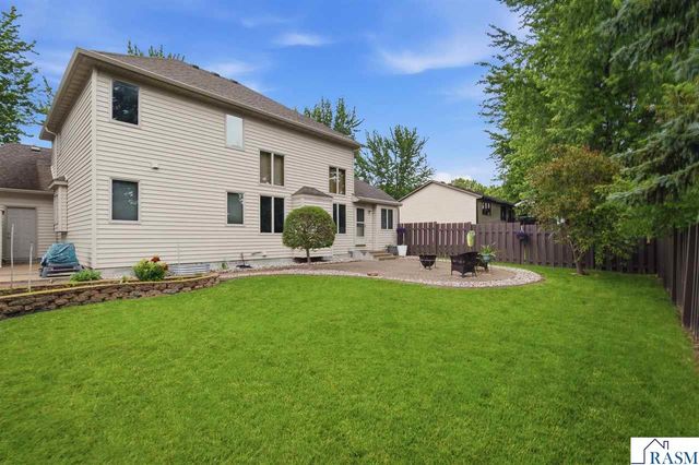 1576 LaMar Drive, North Mankato, MN 56003
