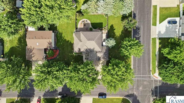 1576 LaMar Drive, North Mankato, MN 56003
