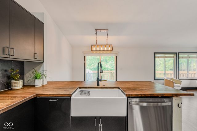 4061 Shields Drive, Columbus, IN 47201