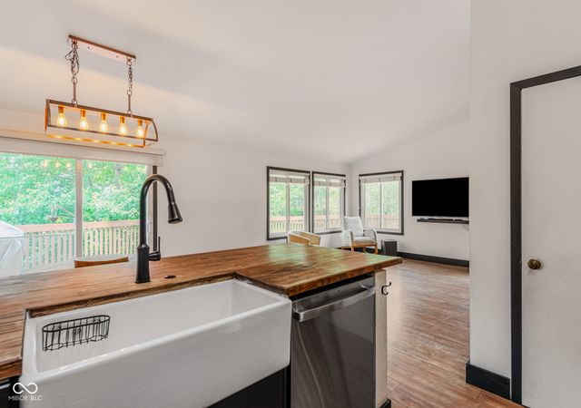 4061 Shields Drive, Columbus, IN 47201