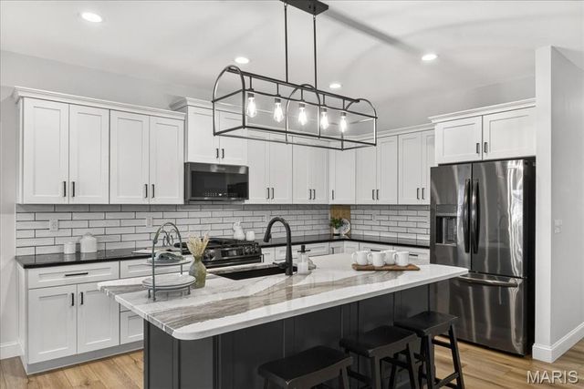 1361 DOVE HOLLOW Circle, O'fallon, IL 62269