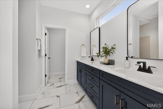 1361 DOVE HOLLOW Circle, O'fallon, IL 62269