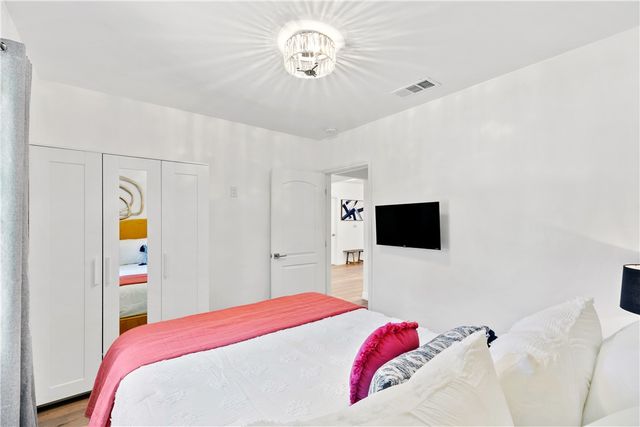 3763 LANKERSHIM Boulevard, Los Angeles, CA 90068