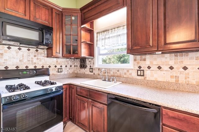 233 Henry Ct, North Plainfield Boro, NJ 07060