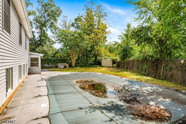 233 Henry Ct, North Plainfield Boro, NJ 07060