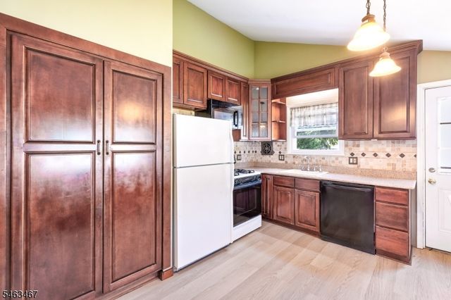 233 Henry Ct, North Plainfield Boro, NJ 07060