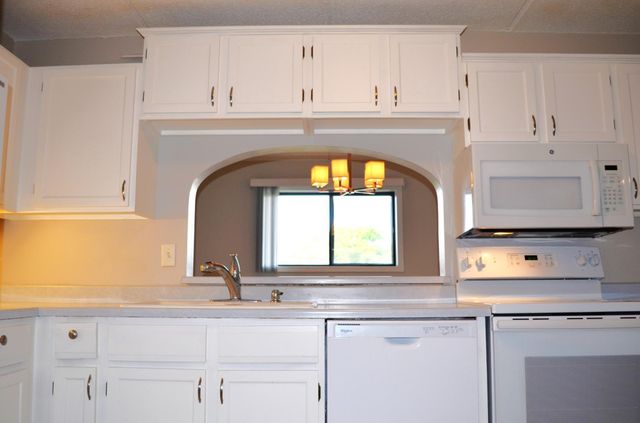 10401 Cedar Lake Road 301, Minnetonka, MN 55305