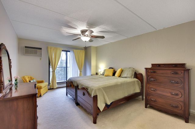 10401 Cedar Lake Road 301, Minnetonka, MN 55305