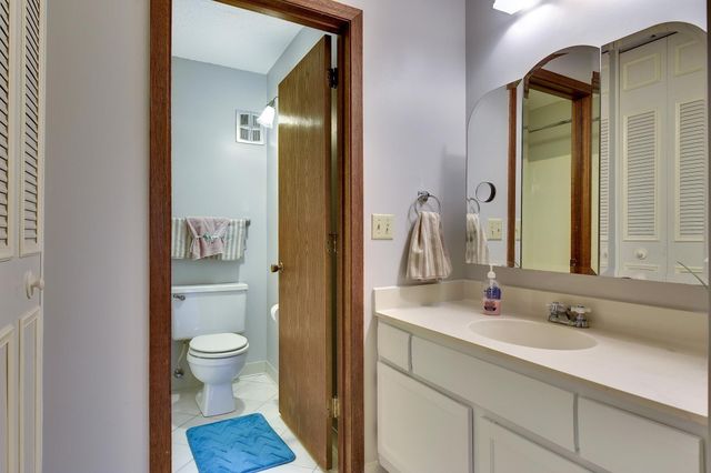 10401 Cedar Lake Road 301, Minnetonka, MN 55305