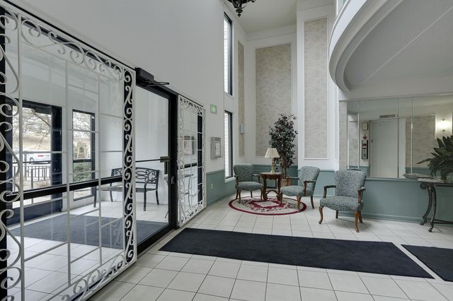 10401 Cedar Lake Road 301, Minnetonka, MN 55305