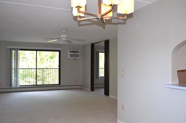 10401 Cedar Lake Road 301, Minnetonka, MN 55305