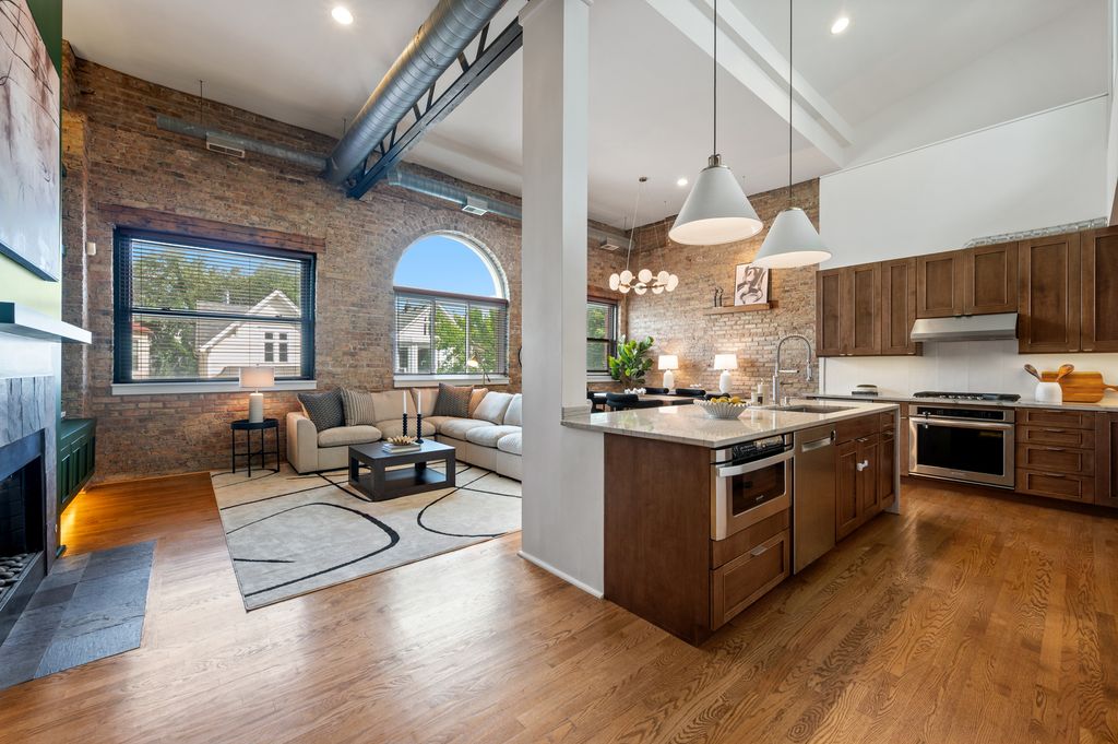 1117 W Barry Avenue 6, Chicago, IL 60657 — photo 3