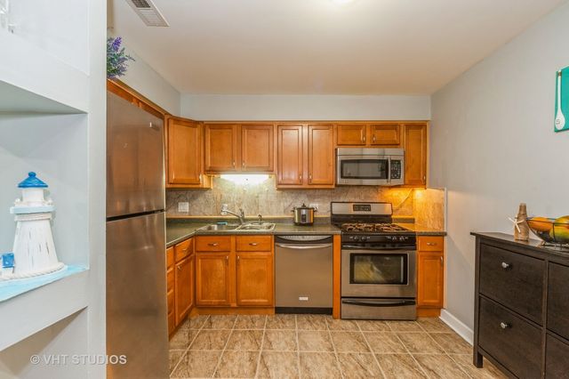 1550 Sandpebble Drive 306, Wheeling, IL 60090