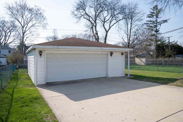 214 S Mount Prospect Road, Mount Prospect, IL 60056