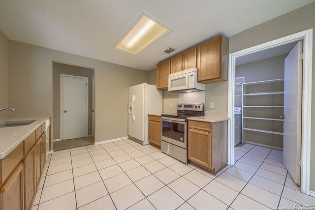 9107 GAMBIER DR, San Antonio, TX 78250