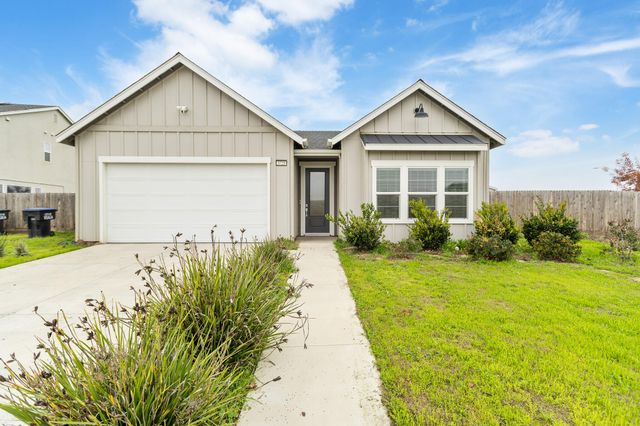 3725 N Newton Drive, Visalia, CA 93291