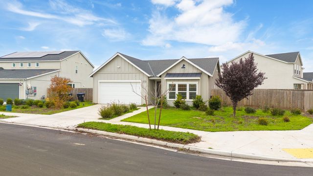 3725 N Newton Drive, Visalia, CA 93291