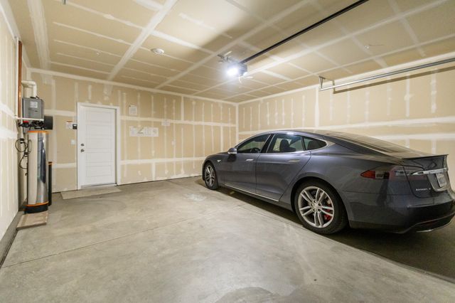 3725 N Newton Drive, Visalia, CA 93291