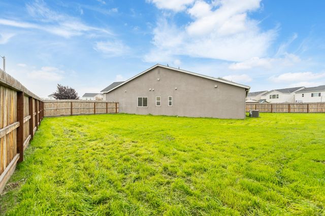 3725 N Newton Drive, Visalia, CA 93291