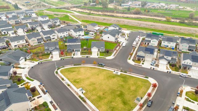 3725 N Newton Drive, Visalia, CA 93291