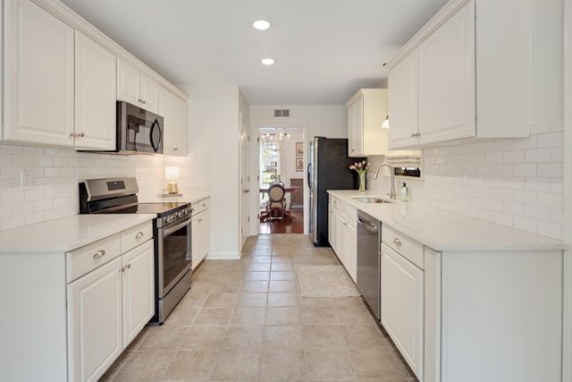 7609 HOLLOW FORK RD, Germantown, TN 38138