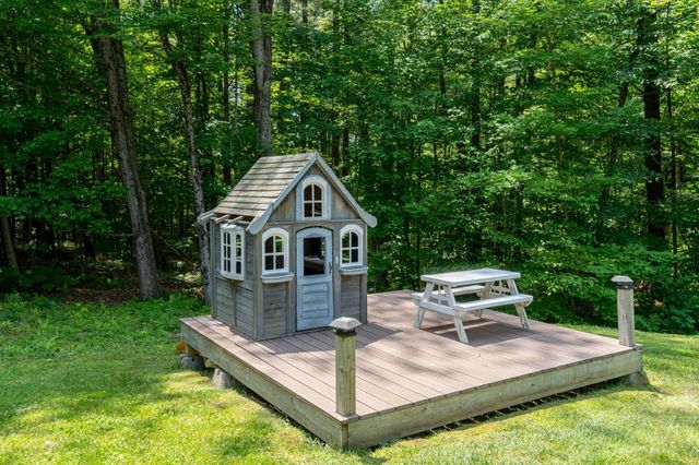 26 Garrison Lane, Hopkinton, NH 03229