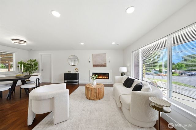 20926 44th Avenue W, Lynnwood, WA 98036