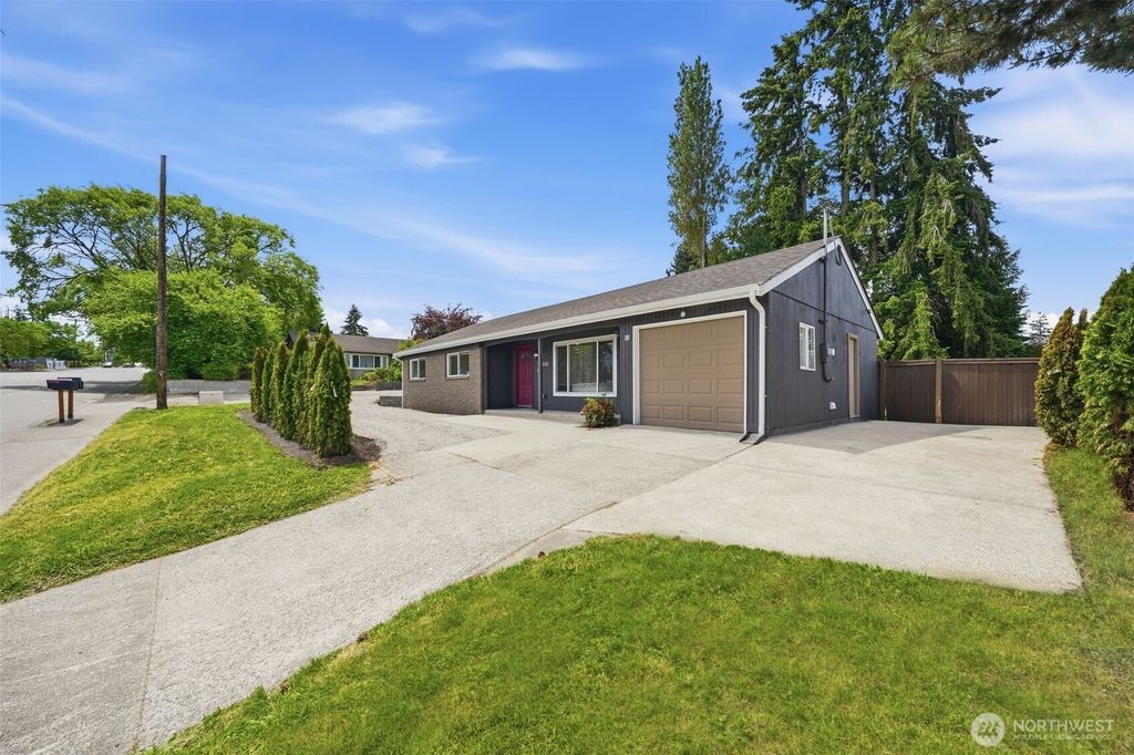 20926 44th Avenue W, Lynnwood, WA 98036