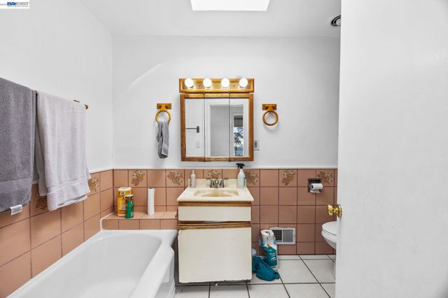 1012 Contra Costa Dr, El Cerrito, CA 94530