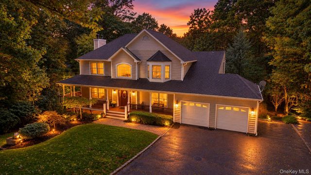 230 W Woodland Drive, Wading River, NY 11792