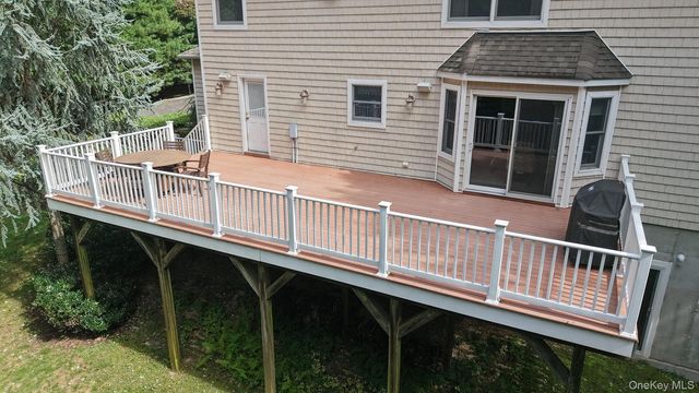 230 W Woodland Drive, Wading River, NY 11792