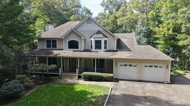230 W Woodland Drive, Wading River, NY 11792
