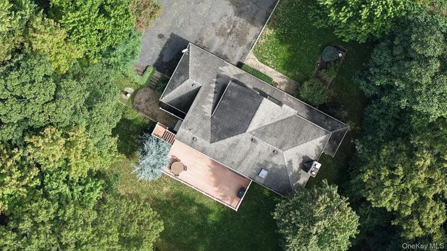 230 W Woodland Drive, Wading River, NY 11792