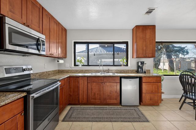 12860 E Tokay Colony Rd, Lodi, CA 95240