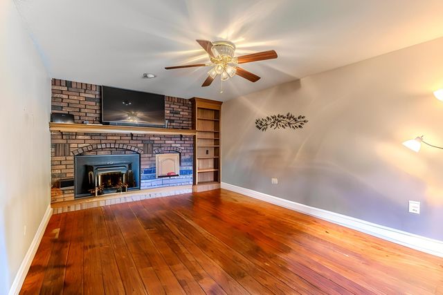 2115 S Hedgewood Drive, Bolivar, MO 65613