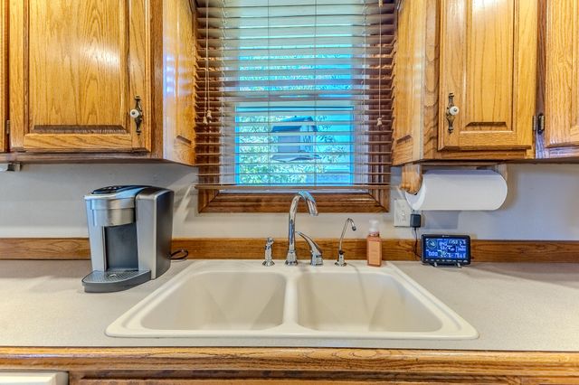 2115 S Hedgewood Drive, Bolivar, MO 65613