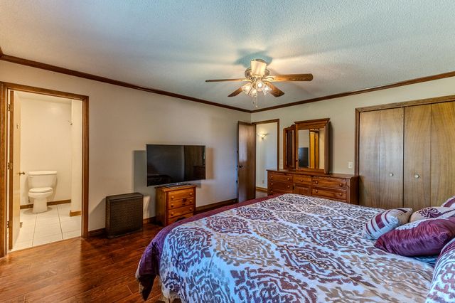 2115 S Hedgewood Drive, Bolivar, MO 65613