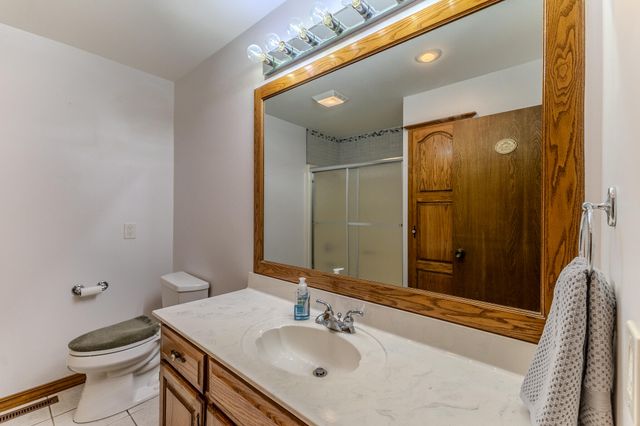 2115 S Hedgewood Drive, Bolivar, MO 65613