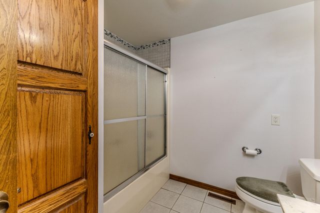 2115 S Hedgewood Drive, Bolivar, MO 65613