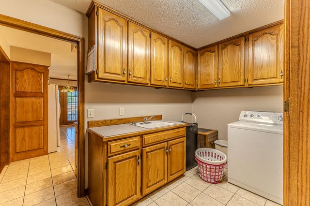 2115 S Hedgewood Drive, Bolivar, MO 65613