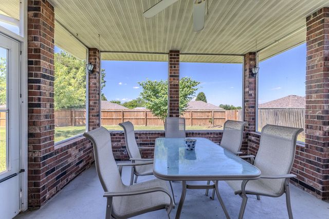 2115 S Hedgewood Drive, Bolivar, MO 65613