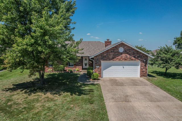 2115 S Hedgewood Drive, Bolivar, MO 65613