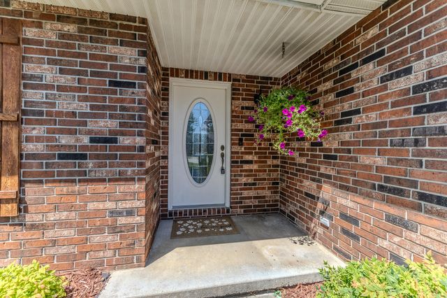 2115 S Hedgewood Drive, Bolivar, MO 65613