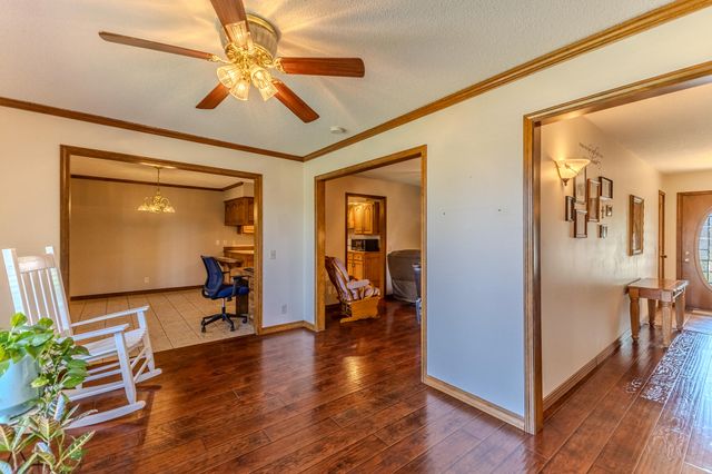 2115 S Hedgewood Drive, Bolivar, MO 65613